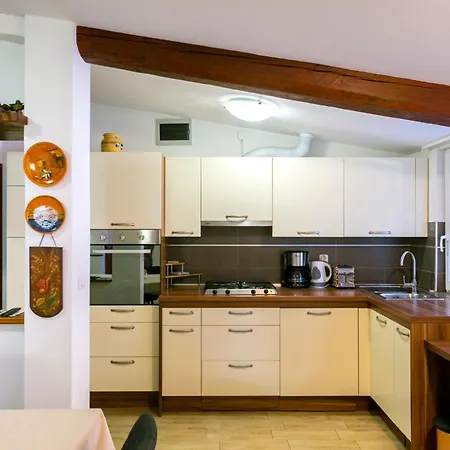 Elvira Guest house *