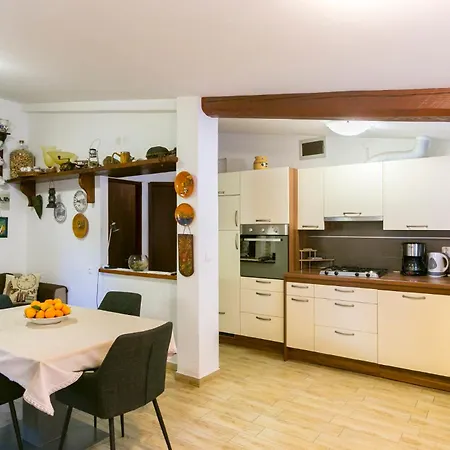 Guest house Elvira *