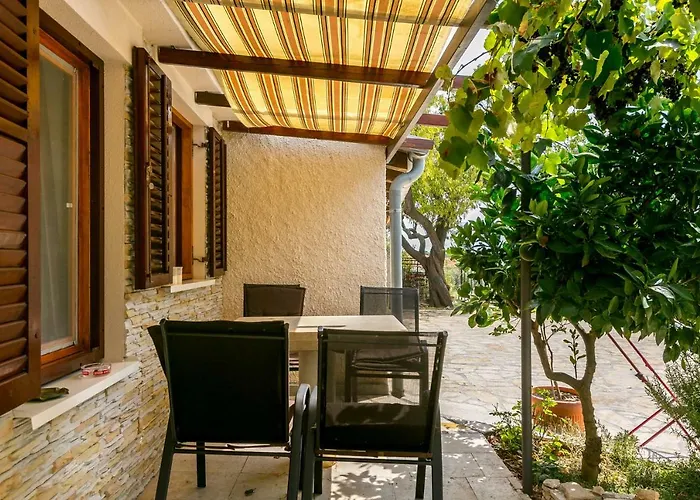 Elvira Gostinjska kuća 3*